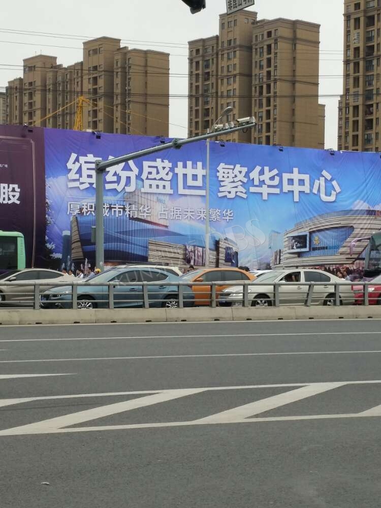 围观-昆山吾悦广场建设现场繁忙景像