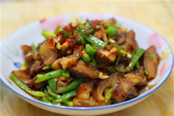 家常菜——红烧牛腩,土豆炖腊 肉,海米冬瓜,猪头肉
