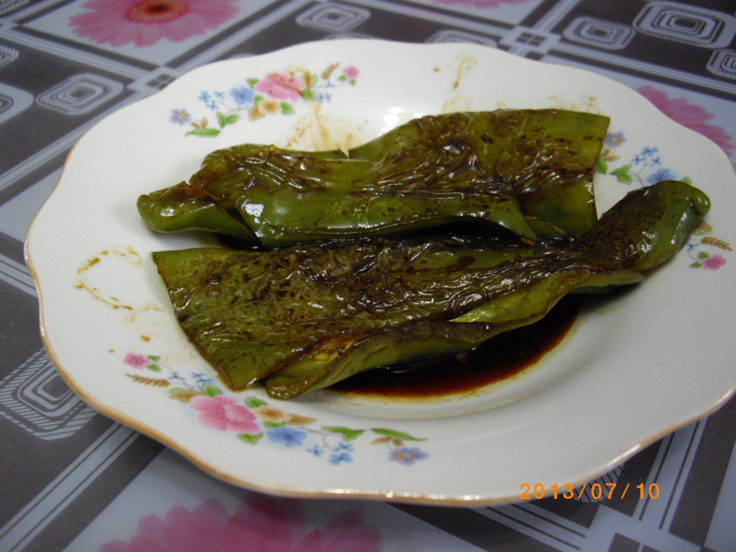 母女俩的简单晚餐之 丝瓜虾仁文蛤米粉汤 虎皮青椒