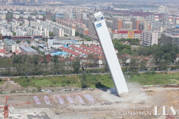 昆山城北地标性建筑通力电梯测试塔今早十点成功爆破,看高清组图和