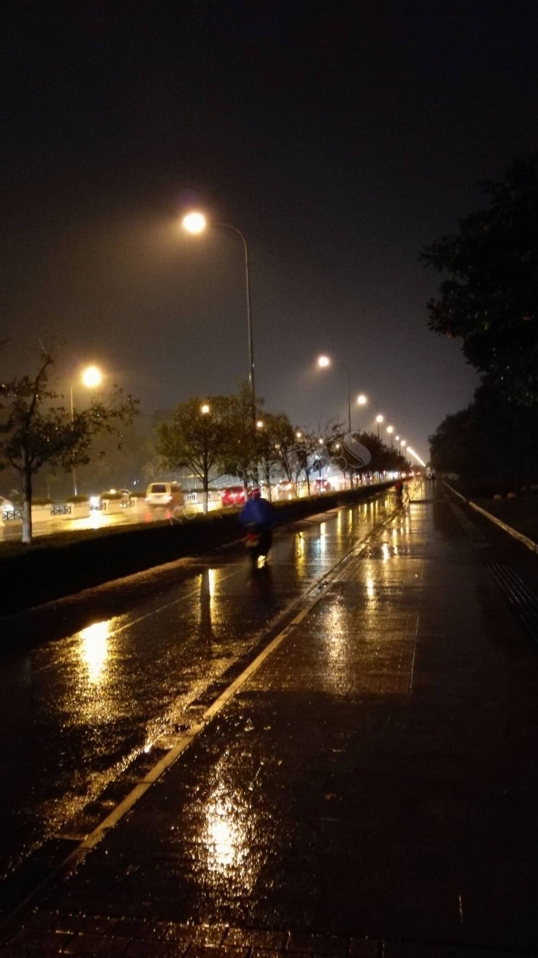 雨夜胜景美丽昆山