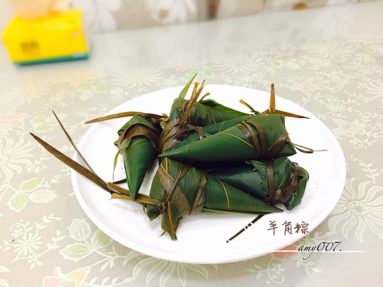 端午节粽叶飘香———湘妹子教你包传统的羊角粽.