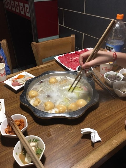 今天在乐购傣妹火锅店里吃火锅,吃出了虫子,真恶心|聚焦昆山 - 昆山
