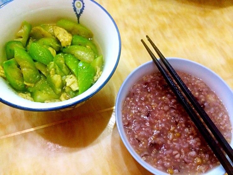 一个人,一个菜,一碗粥