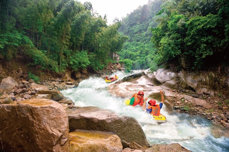 穿越者6.23带您安吉龙王山峡谷漂流