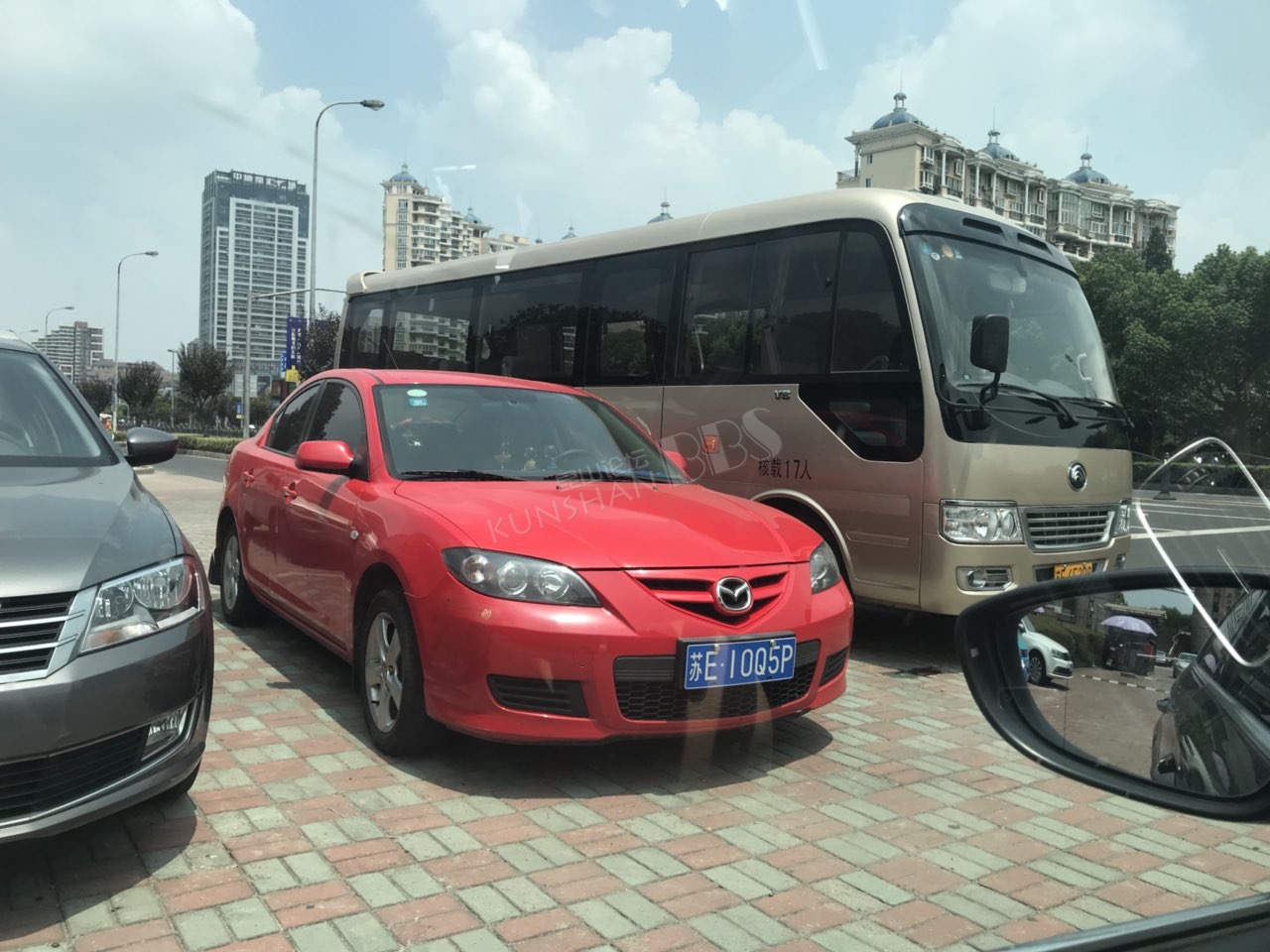 车停成这样至于吗?