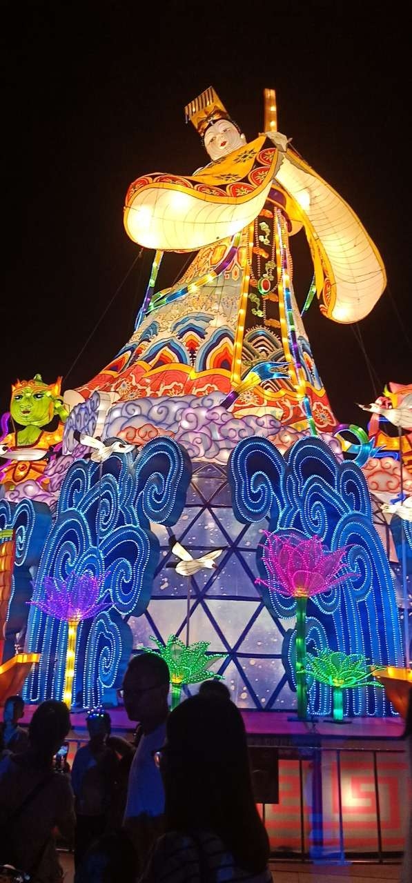 慧聚寺看个灯会简直心累!