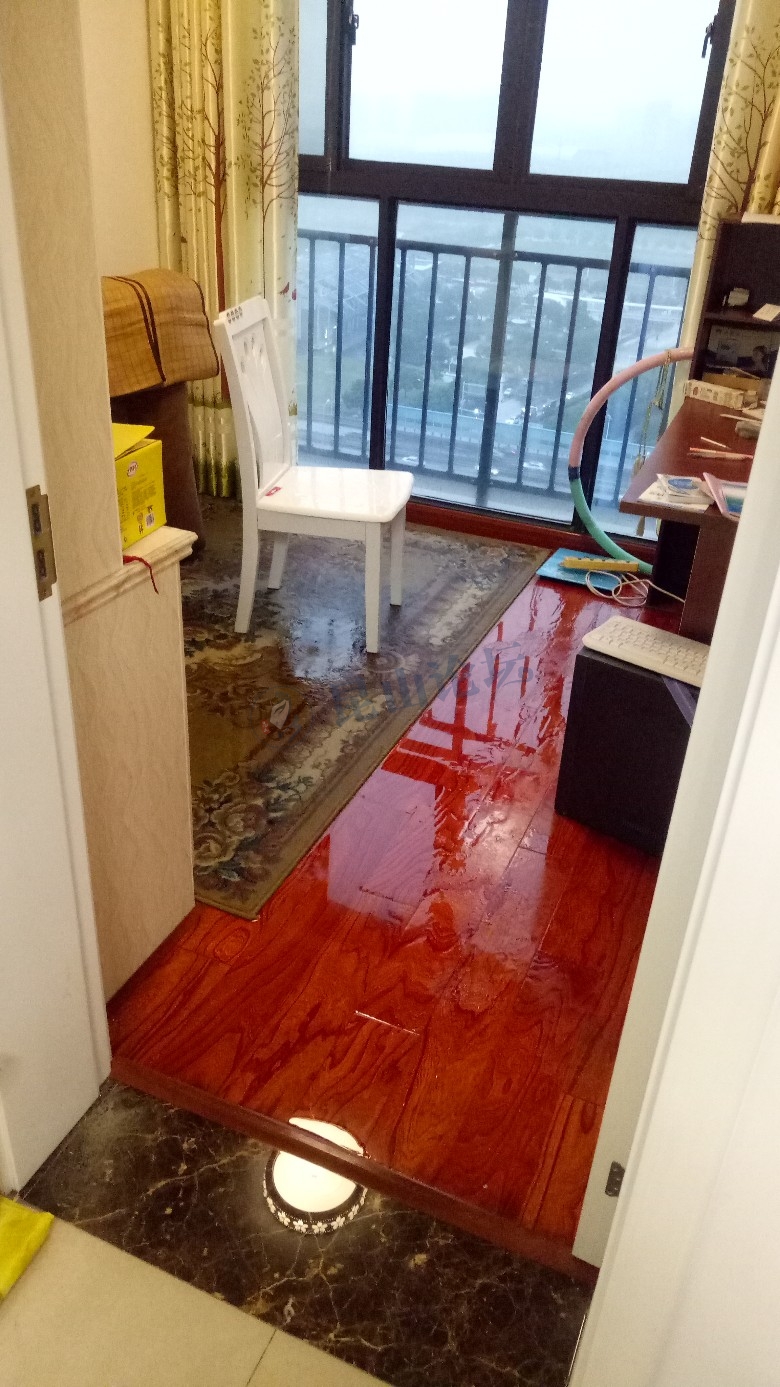 楼上房子漏水,维权找不到人,我该怎么办