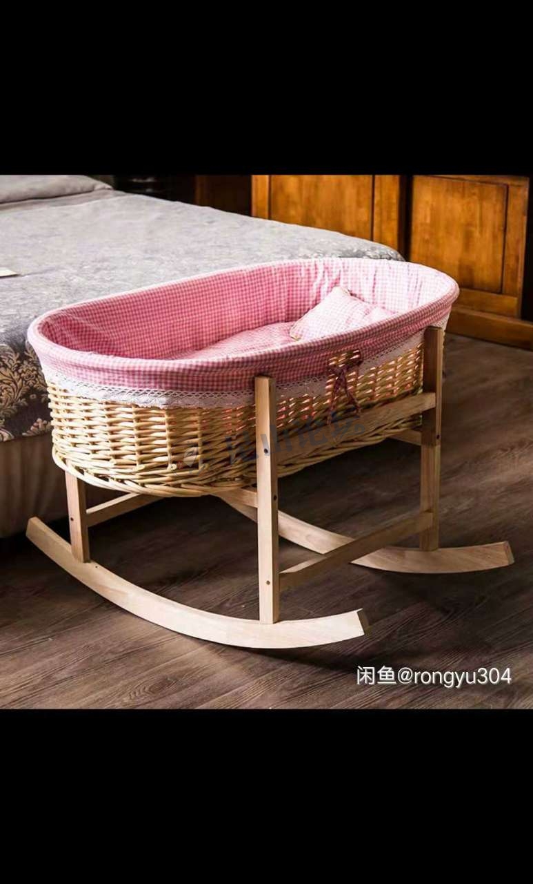 闲置便携藤编新生婴儿摇篮出售,80元,送凉席,垫子和蚊帐
