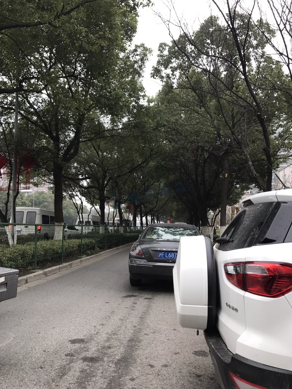 昆山博悦小区周边违停严重,导致小区环境极差,请相关部门关注