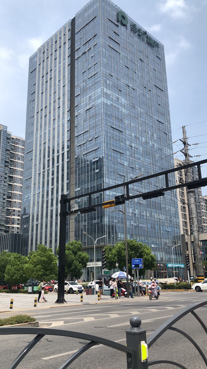 昆山九方城附近咖啡店招聘店长1名,2名全职普通员工