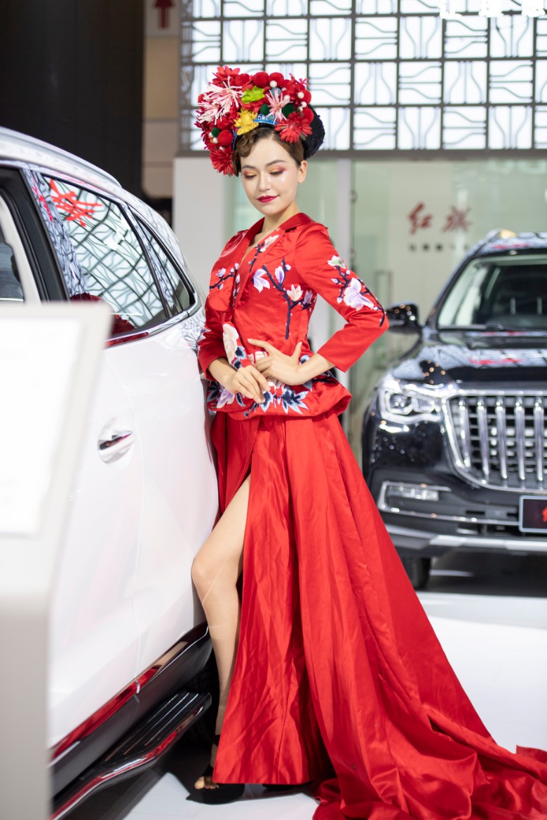 苏州车展上的红旗车模,惊艳众人