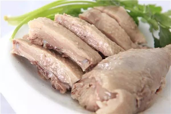 人均5元吃到撑 △地址:同丰西路654号 △人均:46元 26 周市爊鸭面 爊