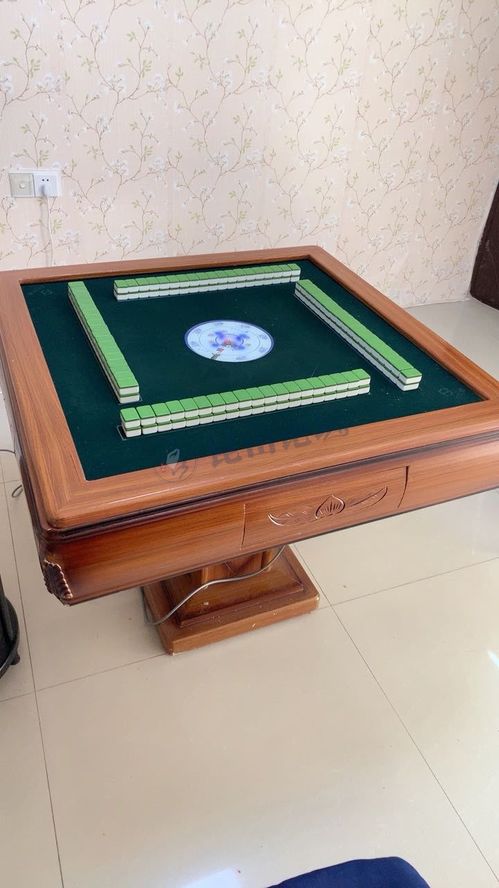 收一套二手麻将机(桌)