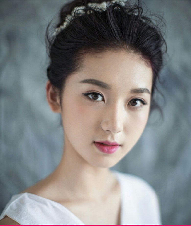 皮肤好身高170的美女妹子