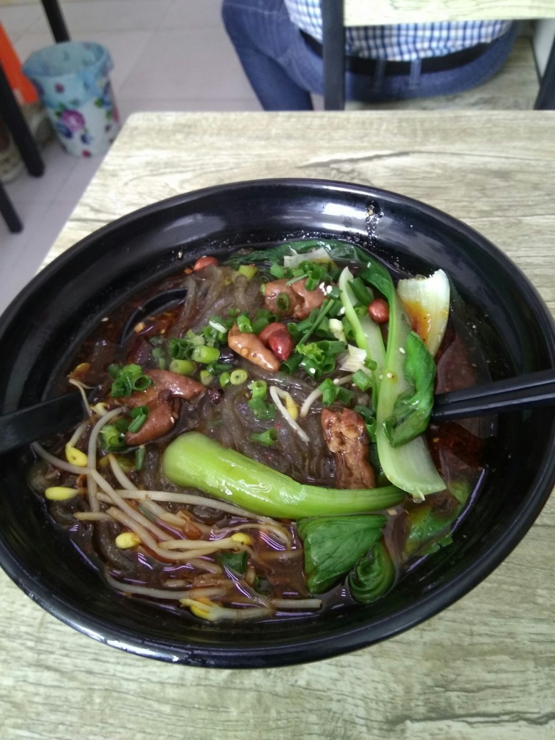 完胜金鹰酸辣粉