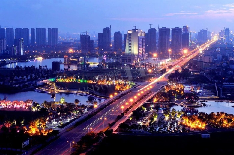 昆山开发区的夜景,真美丽!就是周围工厂太多了