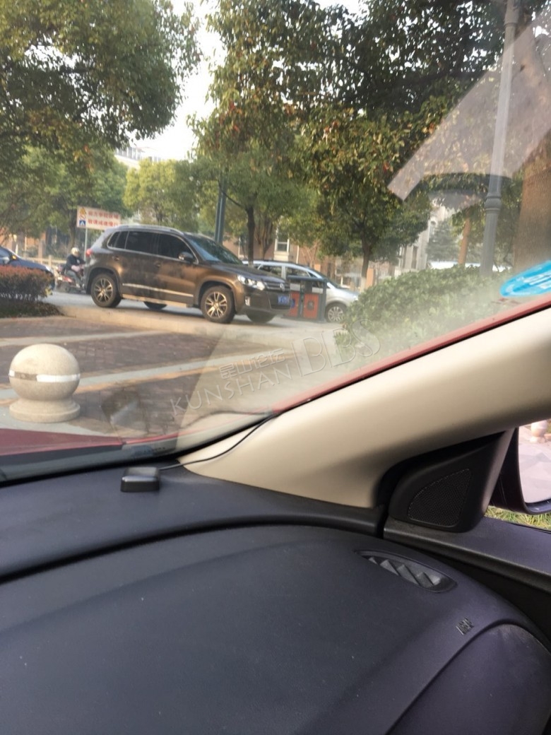 苏f67d16车主看来是真穷,连5块钱停车费都不愿意出