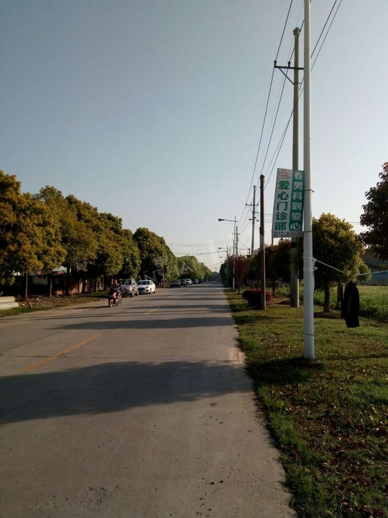 张浦大市多条道路晚间路灯不亮,一片漆黑,时间很长了不见修理