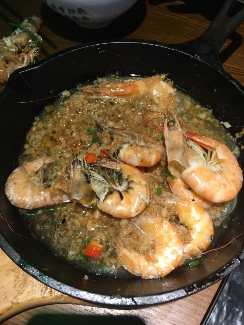 匆匆那年的铁板虾(头都臭了),多的不说,这究竟是什么样的虾,能不能吃