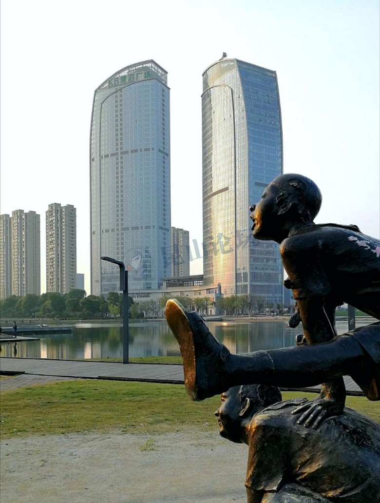 今天天气不错,照两张花桥的照片,不喜勿喷,谢谢!