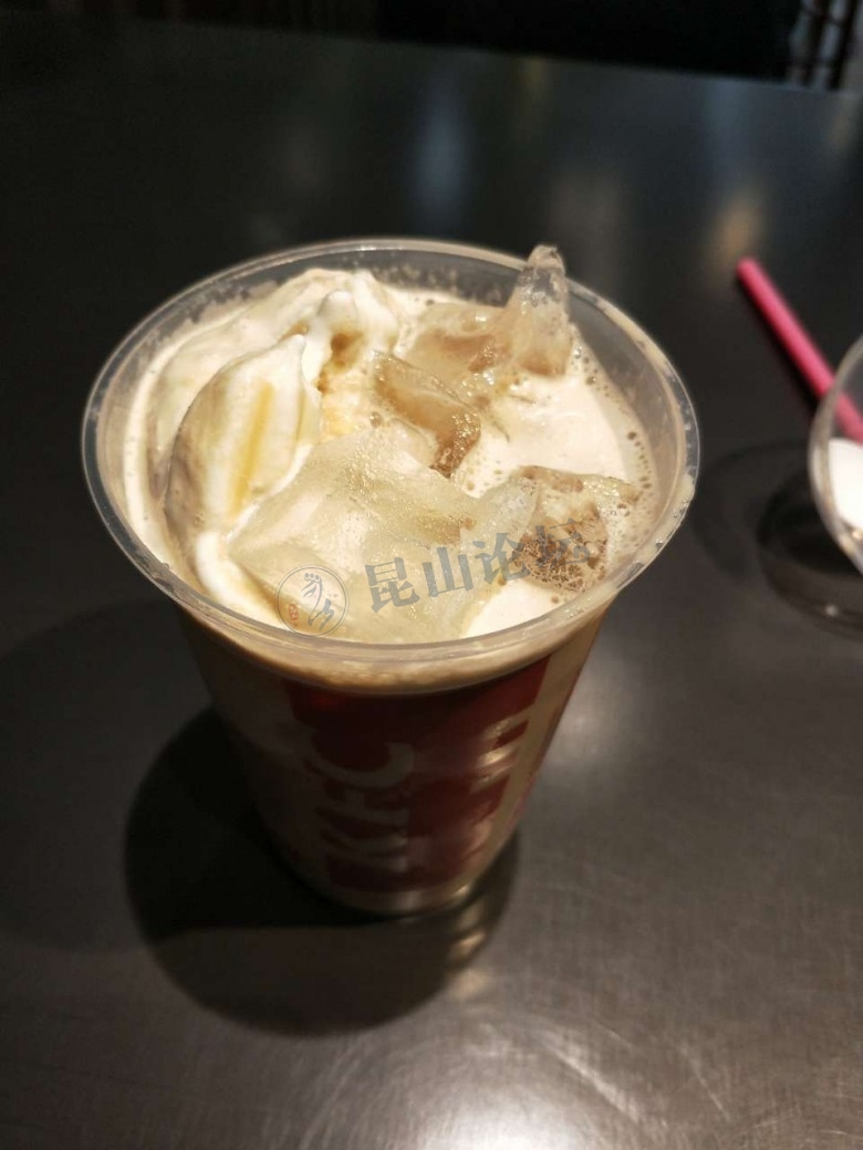 这就是欧尚肯德基做的雪顶,一口都还没吃