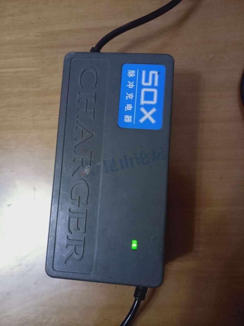 收一个48伏20安的电动车充电器