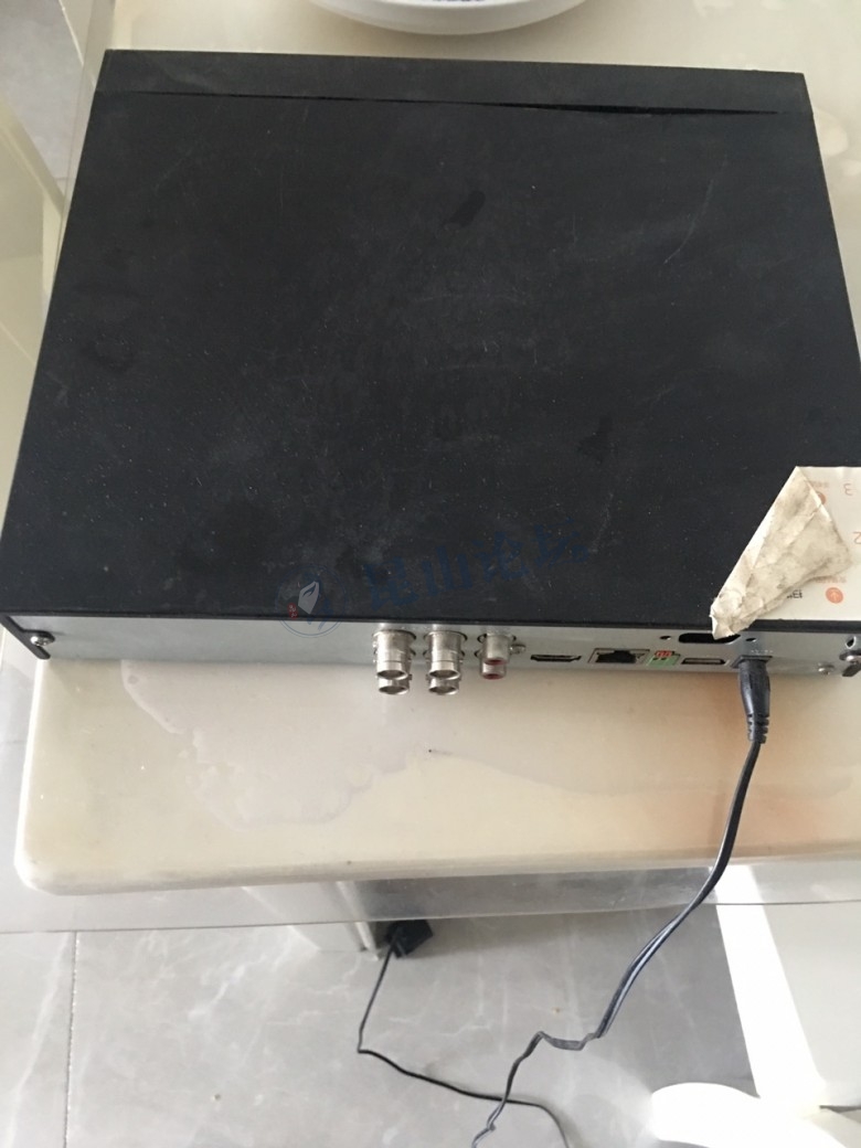 监控摄像头录像盒子甩